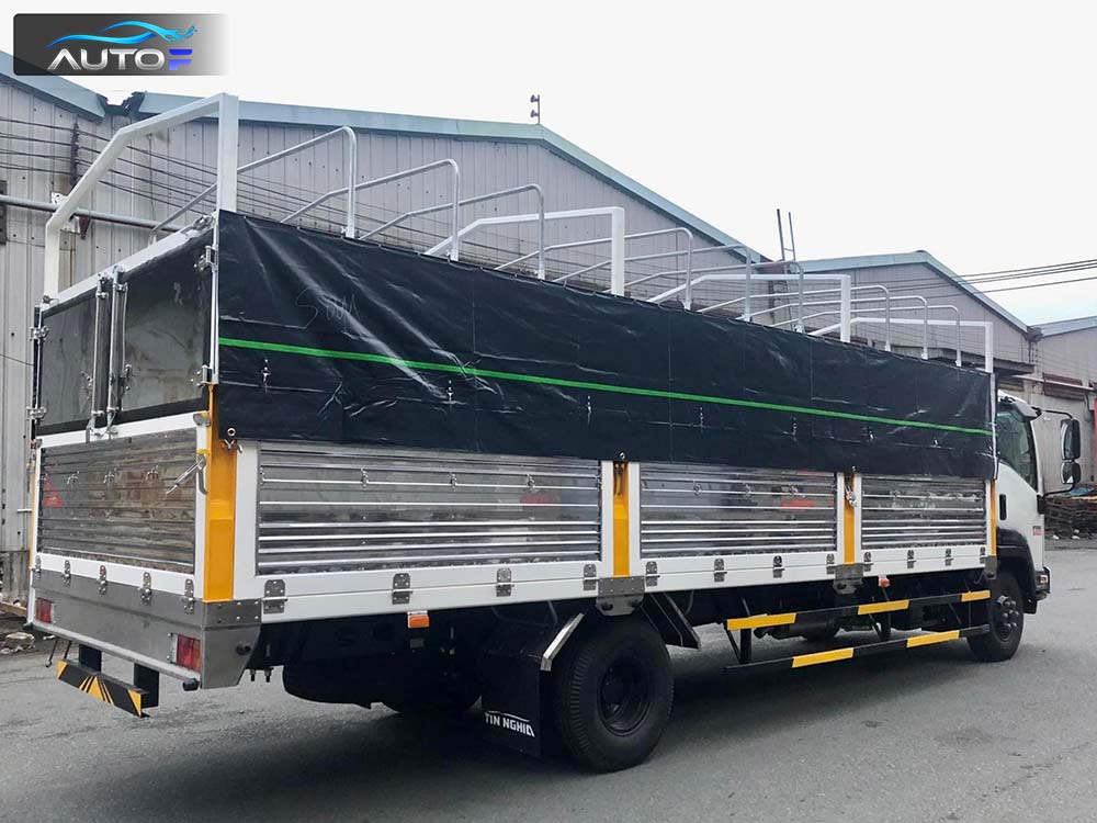 Xe tải Isuzu FRR 650 thùng bạt 6.5 tấn dài 6.7 mét